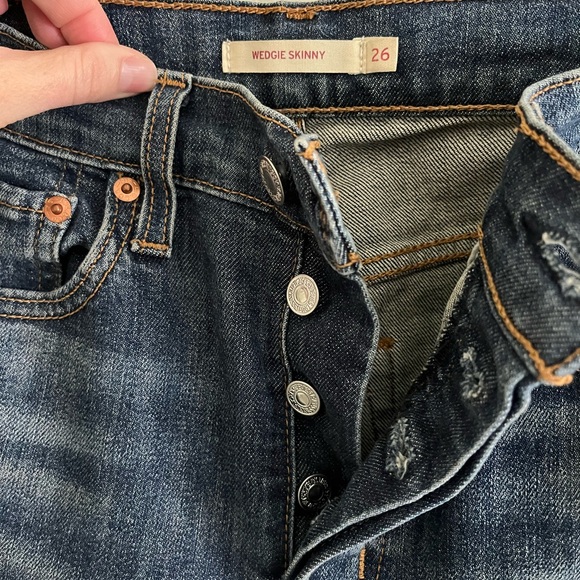 Women’s Levi’s Wedge Skinny Button Fly Size 26 - Picture 2 of 3